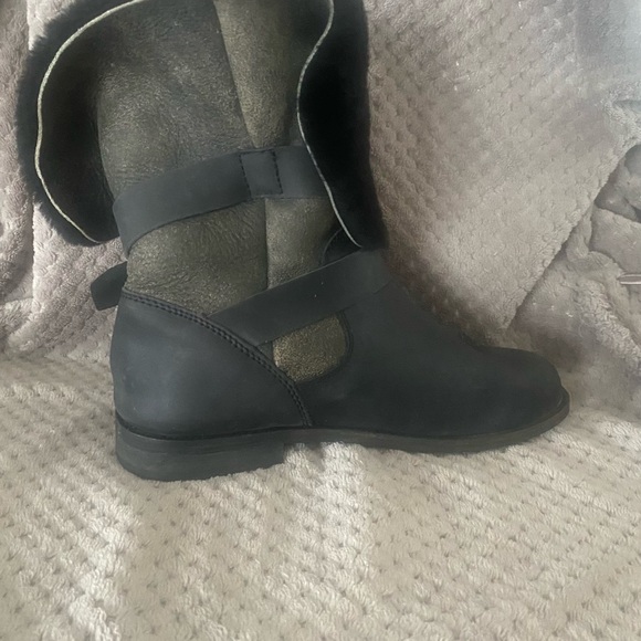EMU Leather & Sheepskin Lined Boots - Picture 3 of 6